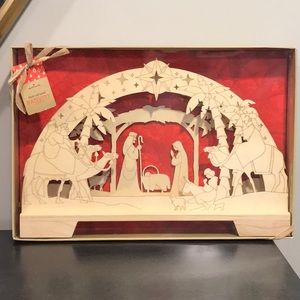 Hallmark Light Up Laser Cut Wood Nativity Scene- NIB